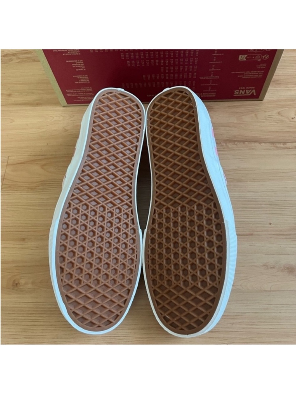 Vans Classic Slip-on
VNO0OXG8B06
(Gingham) Rosette/True White
Women 8.0 US - Picture 10 of 10